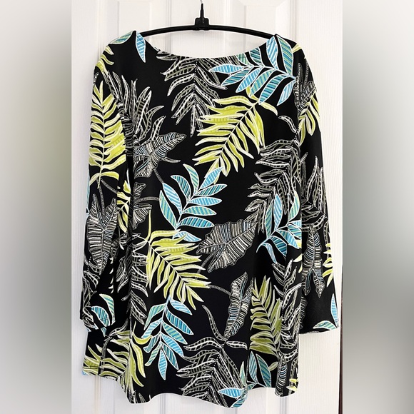 🌟🌟 EUC Ruby Rd. Top! - Picture 2 of 5